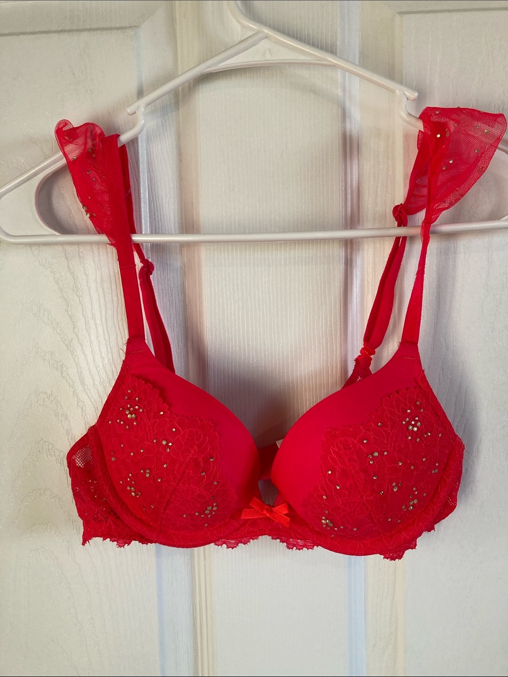 Beautiful Vintage Victoria’s Secret Sexy Red Bra 34A Bling